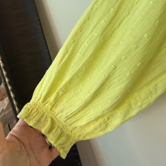 J. Crew lime Textured v-neck lightweight Blouse size large - Picture 3 of 9